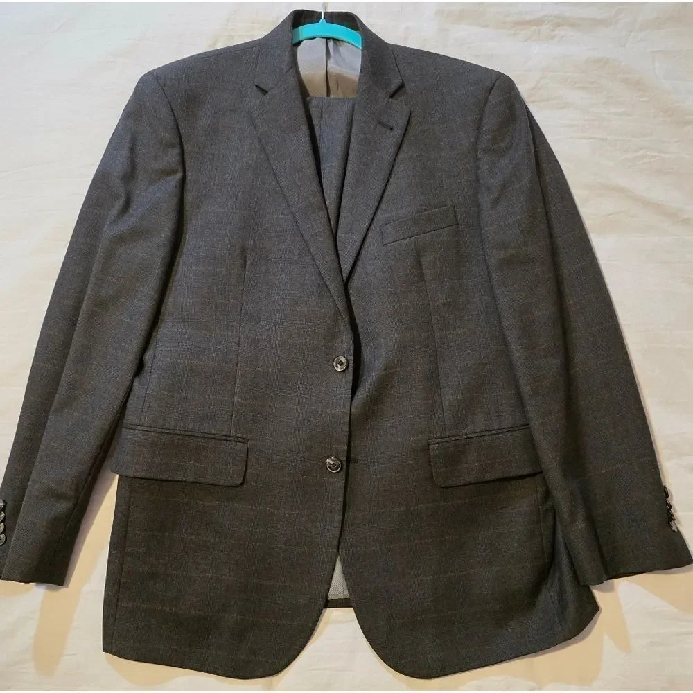 Jos. A. Bank Chatcol Brown Plaid Suit Size 43R Pants Are 36/31